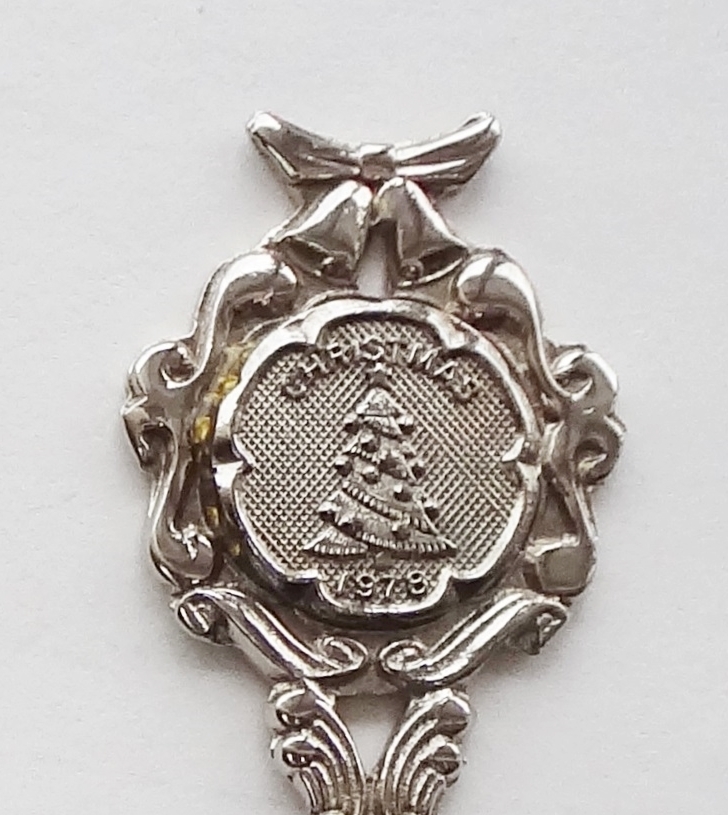 Collector Souvenir Spoon Christmas 1978 Tree Embossed Emblem - $4.99