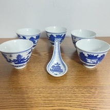 5 Asian Chinese Blue On  White Porcelain Tea Sake Cups With 1 Spoon Vintage - $18.61