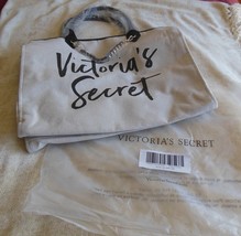 NEW Victoria's Secret Canvas Chain Tote - $1,119.74 MXN NEW Victoria's Secret Canvas Chain Tote - $1,119.74 MXN