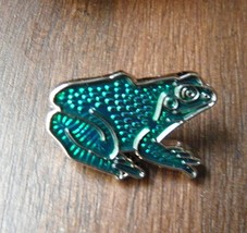 FROG AMPHIBIAN LAPEL PIN BADGE 7/8 INCHES - $5.64