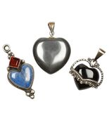 THREE (3) VINTAGE STERLING SILVER GEMSTONE HEART PENDANTS - €104,13 EUR