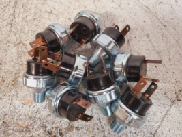 9 Quantity of Pressure Switches F4044 (9 Qty) - $1,305.52 MXN