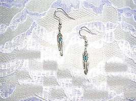 SOUTHWESTERN STYLE FEATHER w BLUE INLAY SILVER ALLOY FEATHERS DROP EARRINGS - $5.59 CAD