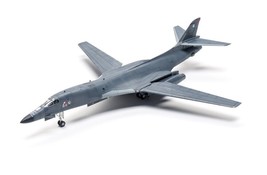 B-1B Lancer Bomber - Usaf 1/144 Scale Plastic Model Kit - Assembly Required - £51.42 GBP
