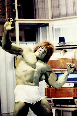 Lou Ferrigno as The Incredible Hulk in white shorts 4x6 inch real photo - $4.75