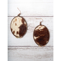 Feelin&#39; Ranchy Brown White Cowhide Oval Copper Earrings With Iridescent ... - $258.82 MXN