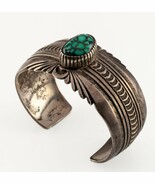 Navajo Turquoise Sunrise Stamped Sterling Silver Cuff Bracelet by R. Taylor - €586,40 EUR Navajo Turquoise Sunrise Stamped Sterling Silver Cuff Bracelet by R. Taylor - €586,40 EUR