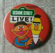 Vintage 1980 Sesame Street Live Metal Button Pin Muppets Burt &amp; Ernie Pinback - £7.64 GBP