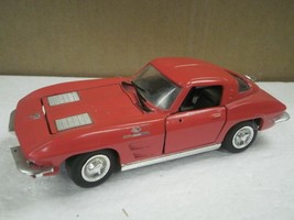 Diecast REVELL- Older Corvette STINGRAY- Exc. - H31 - $3.62