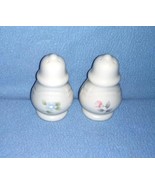 Pfaltzgraff Tea Rose Salt and Pepper Shakers Set Stoneware - $12.00