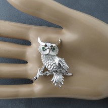 Vtg Monet Owl Brooch Brilliant Silver Tone Green Rhinestone Eyes 1.5&quot; High Nice! - £19.28 GBP