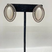 Vintage White Cats Eye Clip On Earrings Antiqued Silver Tone Cut Out - £7.90 GBP