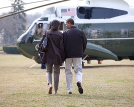 President Barack Obama and Michelle walk to Marine One helicopter Photo ... - £7.05 GBP