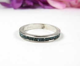 Vintage Dark BLUE RHINESTONES RING Band 2mm Silvertone Channel Set Size 6 - $343.90 MXN