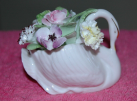 Vintage Royal Doulton Bone China Swan Wth Flower Bouquet - £11.98 GBP