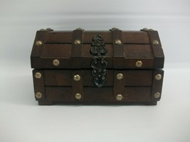 Vintage Wooden Treasure Chest Trinket Jewellery Box Brown Wood 7.25&quot; x 5&quot; x 4.5&quot; - £28.20 GBP