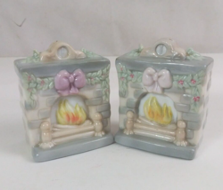 Vintage 1994 Precious Moments Fireplace 3&quot; Salt &amp; Pepper Shakers - $9.69