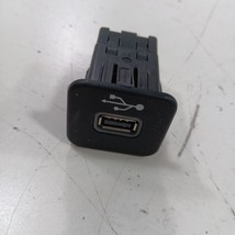 Fiat 500 USB Plug In Hub Port  2016 2017 - $819.04 MXN