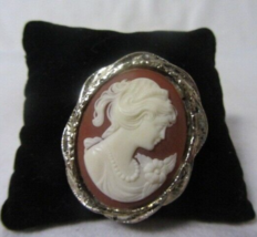 VINTAGE FASHION JEWELRY CAMEO OVAL SILVER BROOCH NOT MARKED - £5.42 GBP