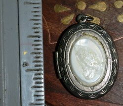 Pendant / Locket Cameo &quot;Prayer&quot; Vintage - $16.73