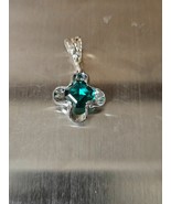 925 Sterling Silver Flower Emerald Green Crystal Pendant 5.31g - $12.82