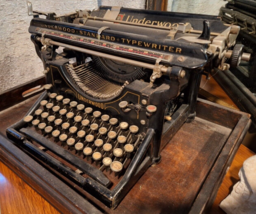 Vintage Collectable Underwood Model 3 Typewriter, Fully Functional - $225.81