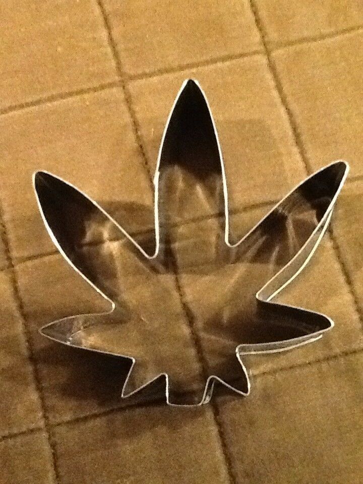 Marijuana Leaf Cookie Cutter- Stainless Steel - Great For The Munchies! - £18.88 GBP