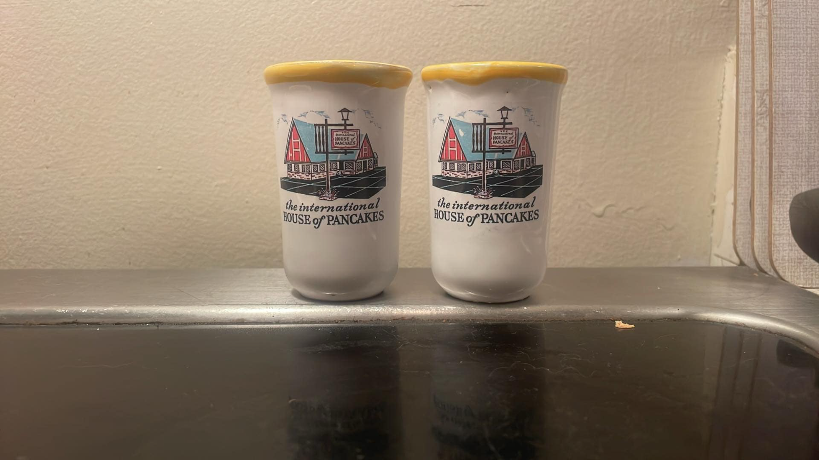 the International House Of Pancakes IHOP Restaurant syrup cups - $21.40