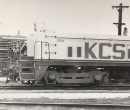 Kansas City Southern Railway Railroad KCS #4256 Booster Unit Train Photo - £7.41 GBP