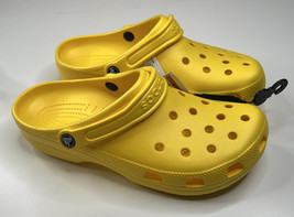 Crocs NWOB Womens 11 yellow classic roomy fit slip on rubber clog sandals T6 - £25.08 GBP