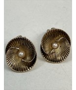 VTG Napier Gold Plating Over Sterling Silver Shell &amp; Faux Pearl Earrings - $872.27 MXN