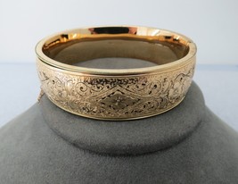FM Co 12k Gold Filled Antique Bangle Bracelet Hinge 3/4&quot; Wide Etched Flowers 7&quot; - £94.01 GBP