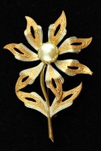 Vintage Costume Jewelry Spain Damascene Floral Silver &amp; Gold Tone Brooch Pin - £15.81 GBP