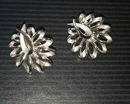 Vintage Trifari Jewelry  pair of texture silver tone button clip earring - £9.49 GBP