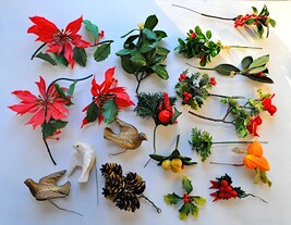Lot Xmas Floral Picks Plastic Doves Holly Mistletoe Birds Poinsettia VTG... - $346.19 MXN Lot Xmas Floral Picks Plastic Doves Holly Mistletoe Birds Poinsettia VTG... - $346.19 MXN