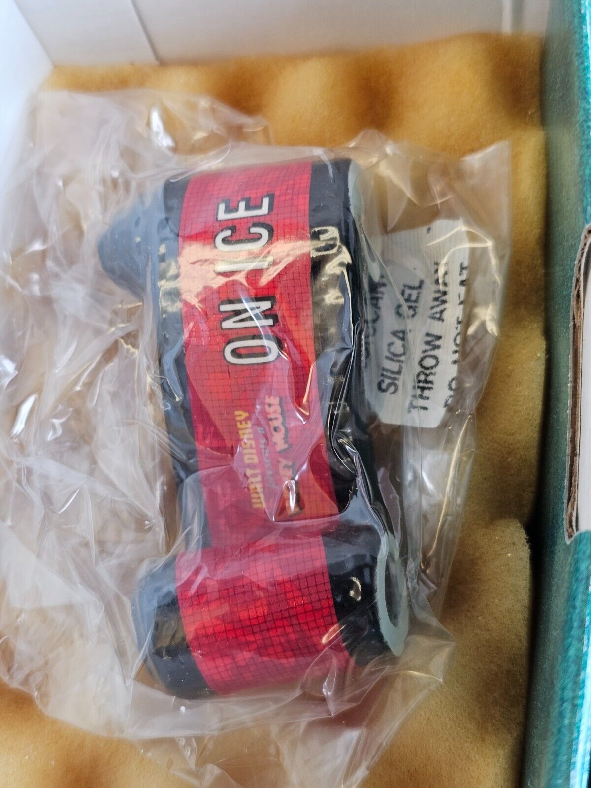WDCC Mickey Mouse On Ice Opening Title Scroll With Box &amp; COA Retired NEW - $49.45