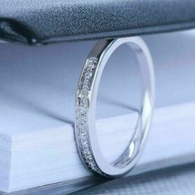 0.50Ct Moissanite Rotonda Mezza Eternity Ring Band 14K Placcato Oro Bianco - £57.41 GBP