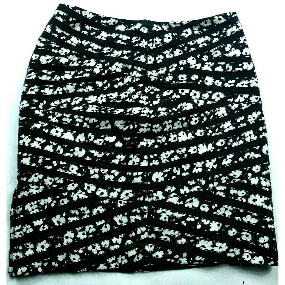 White House Black Market A Line Skirt Size 2 Floral Crisscross Black White - $22.72