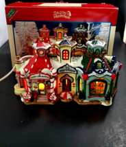 Lemax Santa’s Wonderland &quot;Elf Confections Candy Cane Painting Taffy&quot; Wit... - $59.39