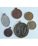 Lot of religious medals - $2,362.01 MXN
