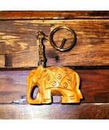 Vintage hand carved elephant keychain - $443.26 MXN