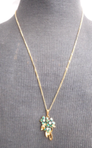 Vintage 1989 AVON Pretty Blossoms Emerald Enamel &amp; Rhinestone Flower Necklace - £11.74 GBP