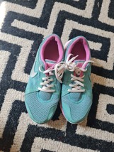 NIKE GIRLS GREEN AND PINK TRAINERS SIZE 4UK EXPRESS SHIPPING - £10.73 GBP