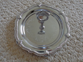 Light-weight metal dish with a Handle. (#3113) - £19.13 GBP