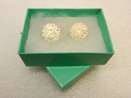 Clip-on Floral Celluloid Earrings, White Flower Blooms, Fashion Jewelry ... - £7.79 GBP
