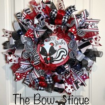 Handmade Anti Valentine’s Love Stinks Skunk Ribbon Prelit Wreath 22 ins LED - £59.95 GBP