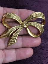 Vtg Huge Gold Ribbon Massive Pin Brooch Designers Runway -12 - £15.79 GBP