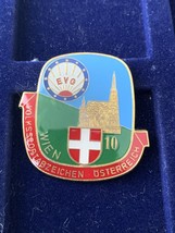 Beautiful Souvenir Pin In Honour Of Sport Marathon 10th Anniversary In Wien - £3.86 GBP