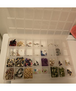 Lot Of Jewelry Making Craft Pieces / Beads in A Clear Storage Box Variet... - $42.04 CAD