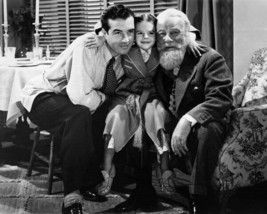 Miracle on 34th Street 1947 Natalie Wood hugs Edmund Gwenn John Payne 8x10 photo - £8.69 GBP